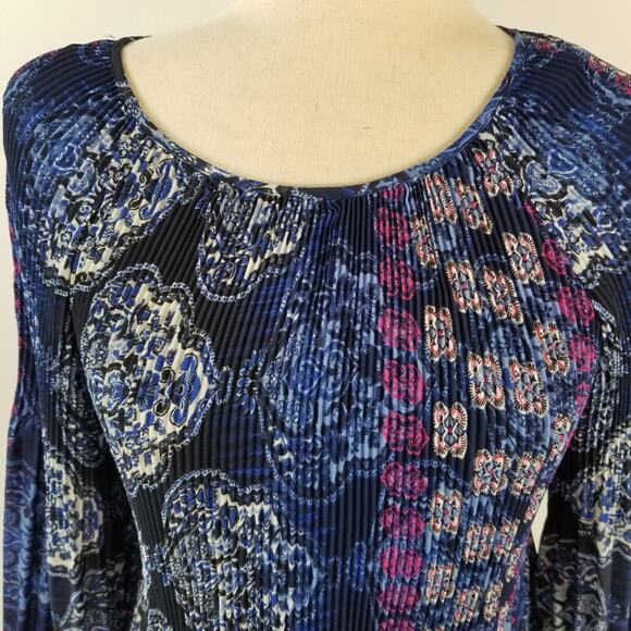 Melissa Paige Blue Pink Accordion Pleated Boho Top Tie Neck Button Cuff Size MP - Picture 2 of 5